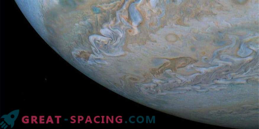Golfinho nas nuvens de Júpiter
