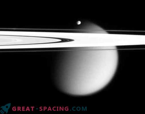 O primeiro período histórico de Cassini entre os anéis de Saturno