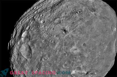 Impactos antigos são misteriosamente apagados do asteróide Vesta