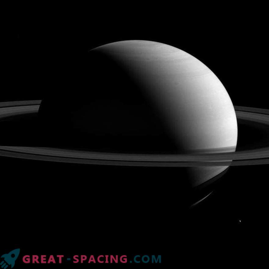 Cientistas desmascaram o mito: Saturno não pode nadar na água