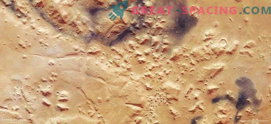 Água, vento e gelo participaram da formação da superfície marciana