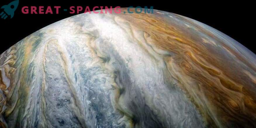 Mistério das barras coloridas de Júpiter