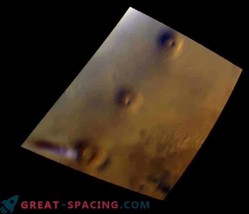 Uma nuvem incomum trava sobre Marte