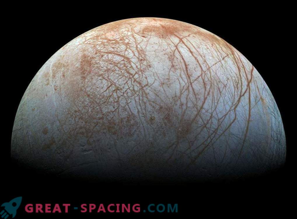NASA apresenta imagem processada da Europa misteriosa
