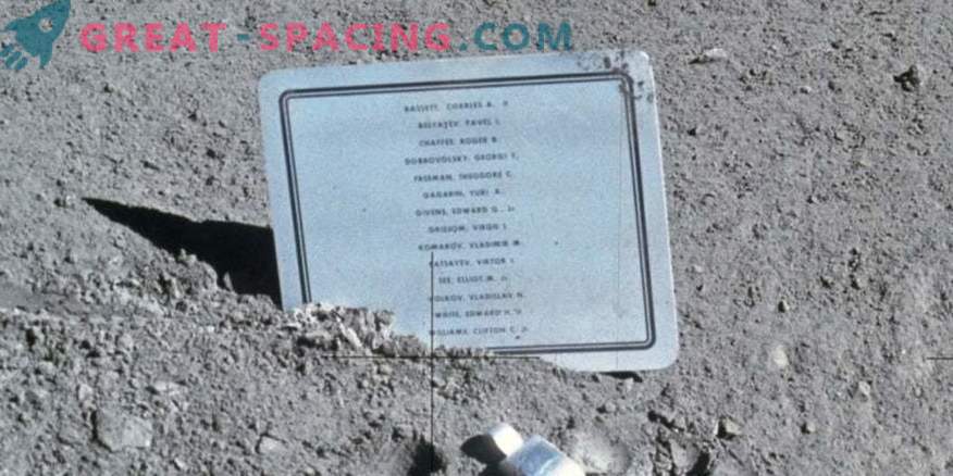 Por que eles deixaram um cartaz na lua com os nomes dos astronautas mortos