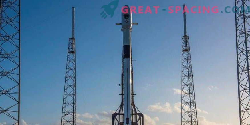 SpaceX atrasa o lançamento do satélite de navegação devido ao forte vento