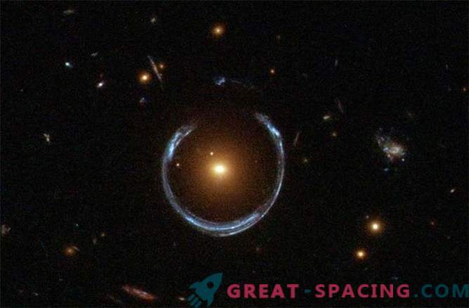 Os exemplos mais impressionantes de lentes de gravidade: Foto