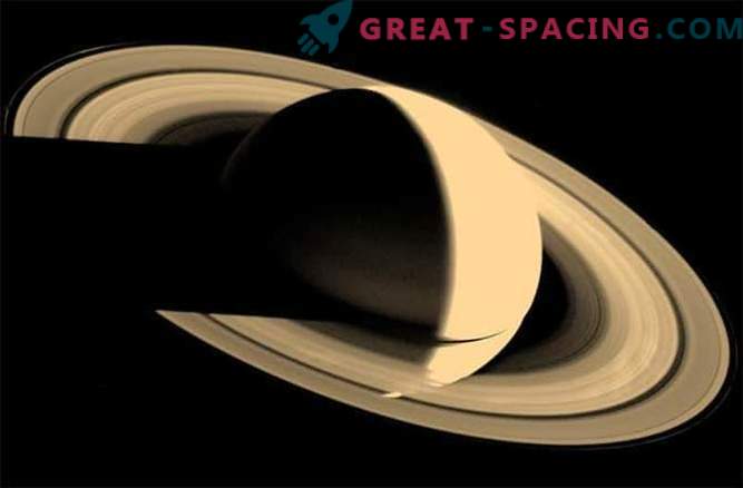 35º aniversário da visita à Voyager-1 de Saturno
