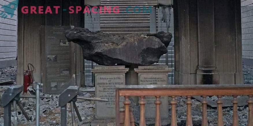 O maior meteorito brasileiro conseguiu sobreviver a um incêndio grave