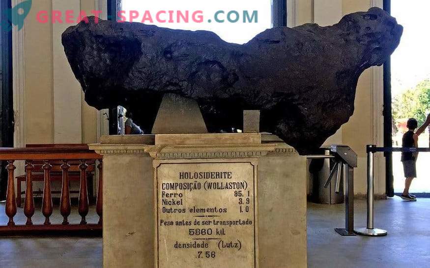O maior meteorito brasileiro conseguiu sobreviver a um incêndio grave