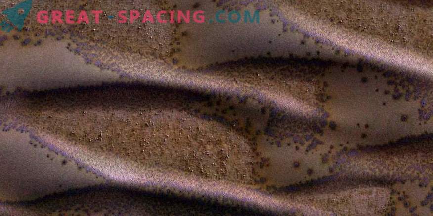 A primavera marciana derrete as dunas de areia