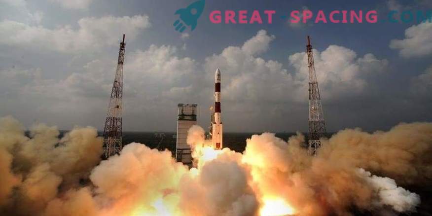 Foguete indiano se prepara para lançar 104 satélites de uma vez
