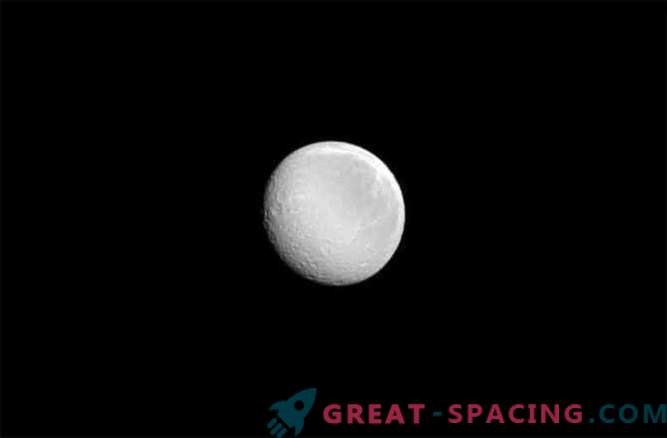Lua Cheia de Saturno: Ray brilha intensamente para Cassini
