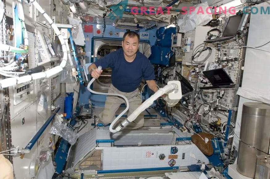 Como vivem os astronautas da ISS: rotina diária, tempo livre, sono e alimentação