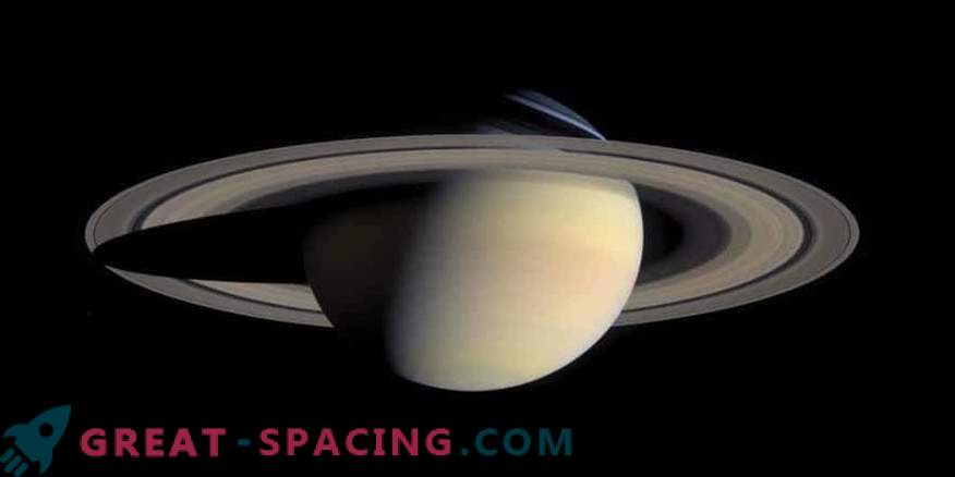 Saturno poderia participar da formação das grandes luas de Júpiter