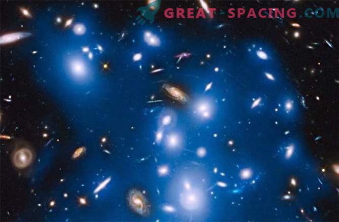 O Hubble captura o brilho azul de galáxias distantes