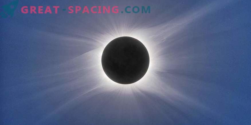 Mogelijke vorm van de zonnecorona voor een eclips in augustus