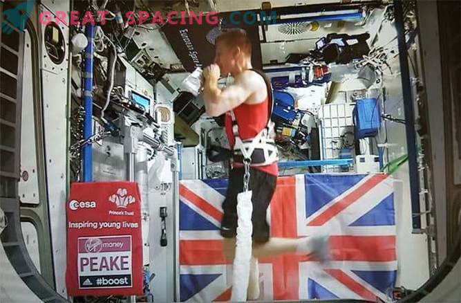 O astronauta inglês dirigiu a Maratona de Londres de 60000 milhas