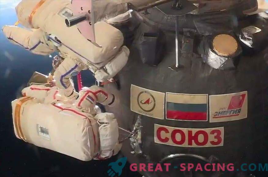Como os astronautas estudaram o buraco na Soyuz