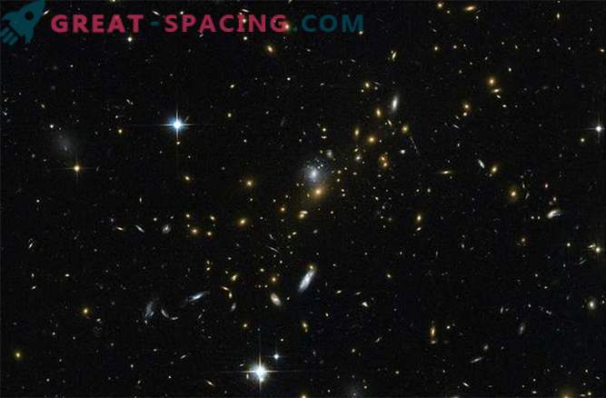 O aglomerado galáctico massivo deu ao Hubble uma super aproximação