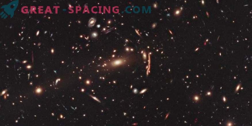 O aglomerado galáctico massivo deu ao Hubble uma super aproximação