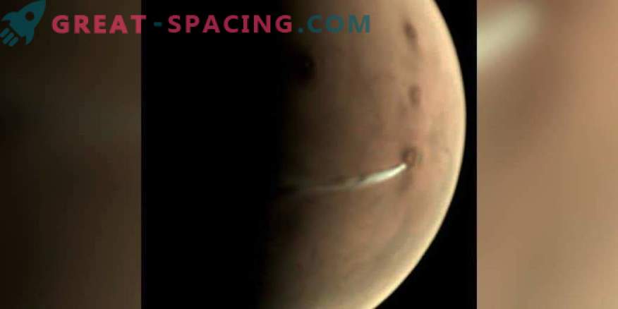 Atividade vulcânica em Marte? A nuvem misteriosa se estende sobre o vulcão marciano