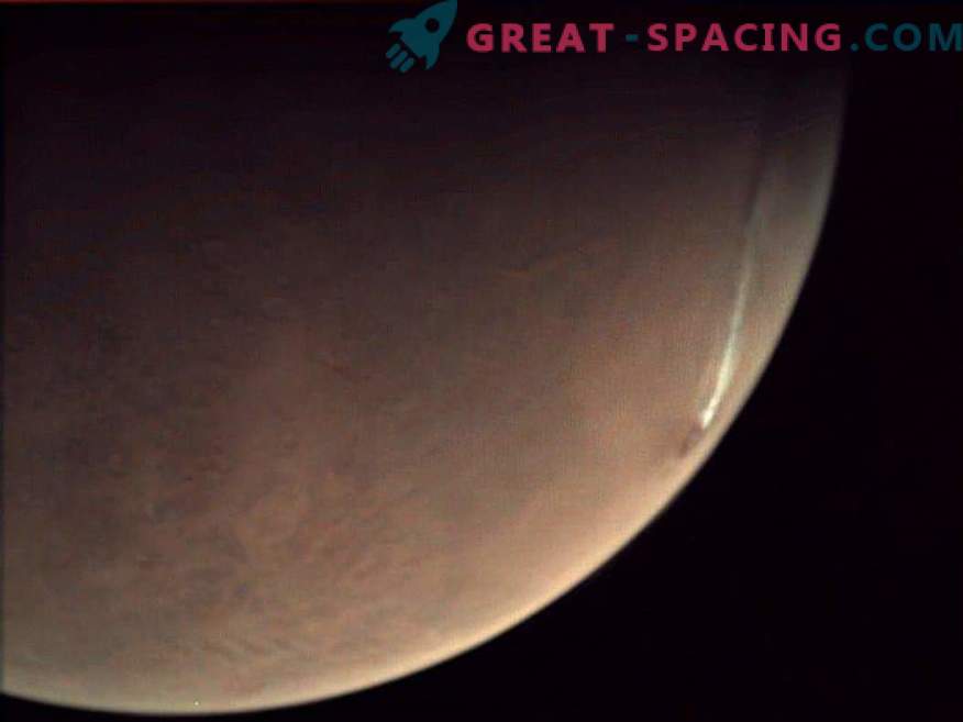 Atividade vulcânica em Marte? A nuvem misteriosa se estende sobre o vulcão marciano