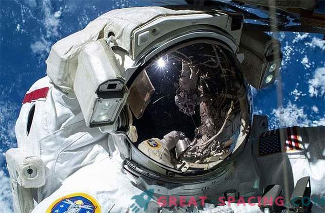 Vazamentos de água de roupas espaciais de astronautas detectadas