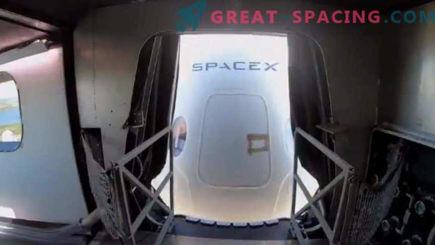 SpaceX mostra manga de acesso da tripulação à Tripulação Dragão