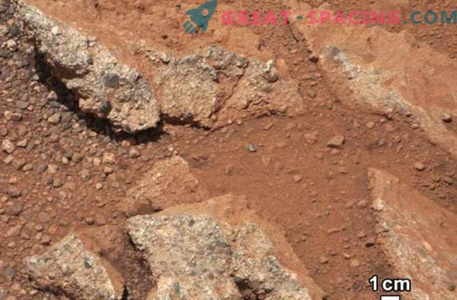 Pedras marcianas cobriram muitos quilômetros ao longo do rio