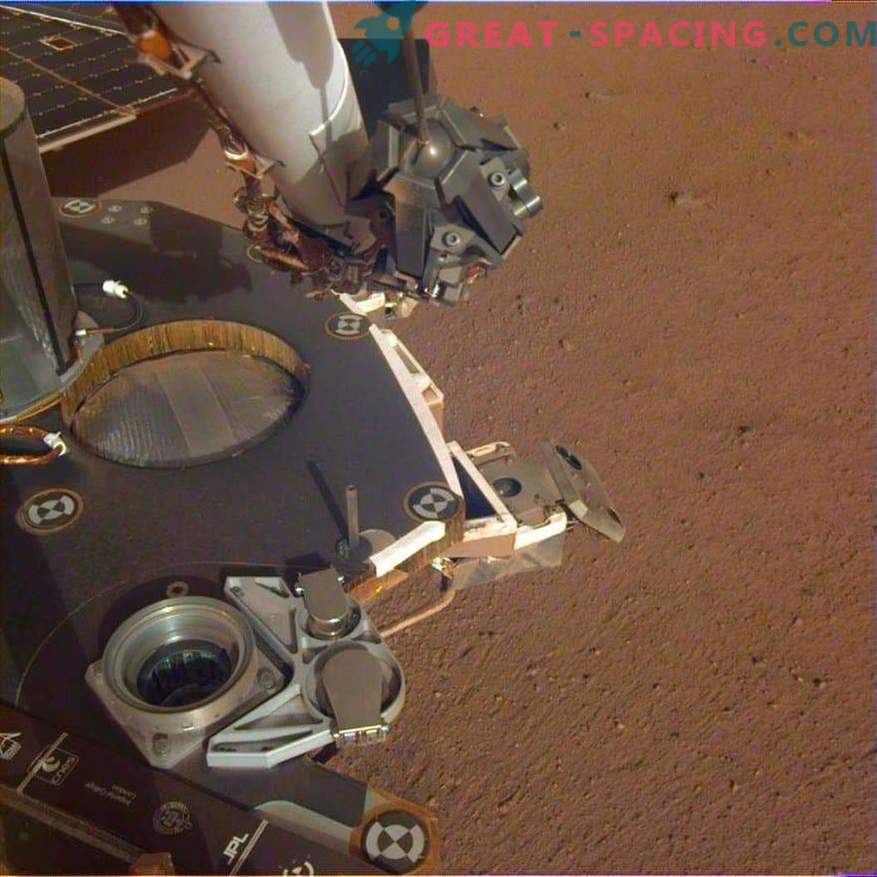 InSight libera um braço robótico! Novas fotos de Marte