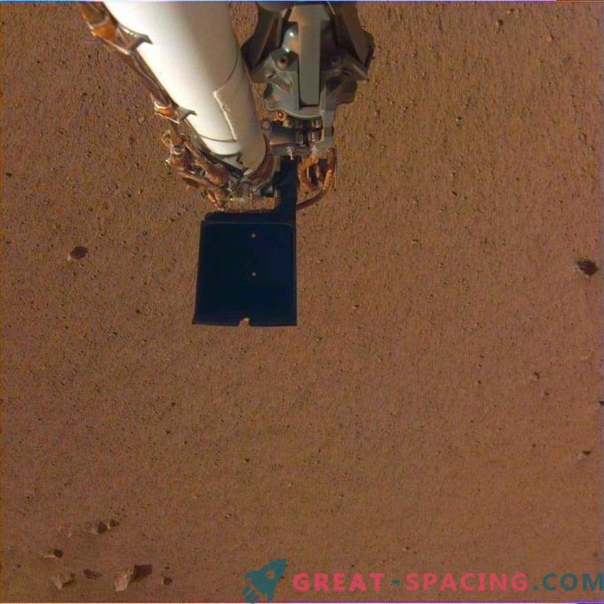 InSight libera um braço robótico! Novas fotos de Marte