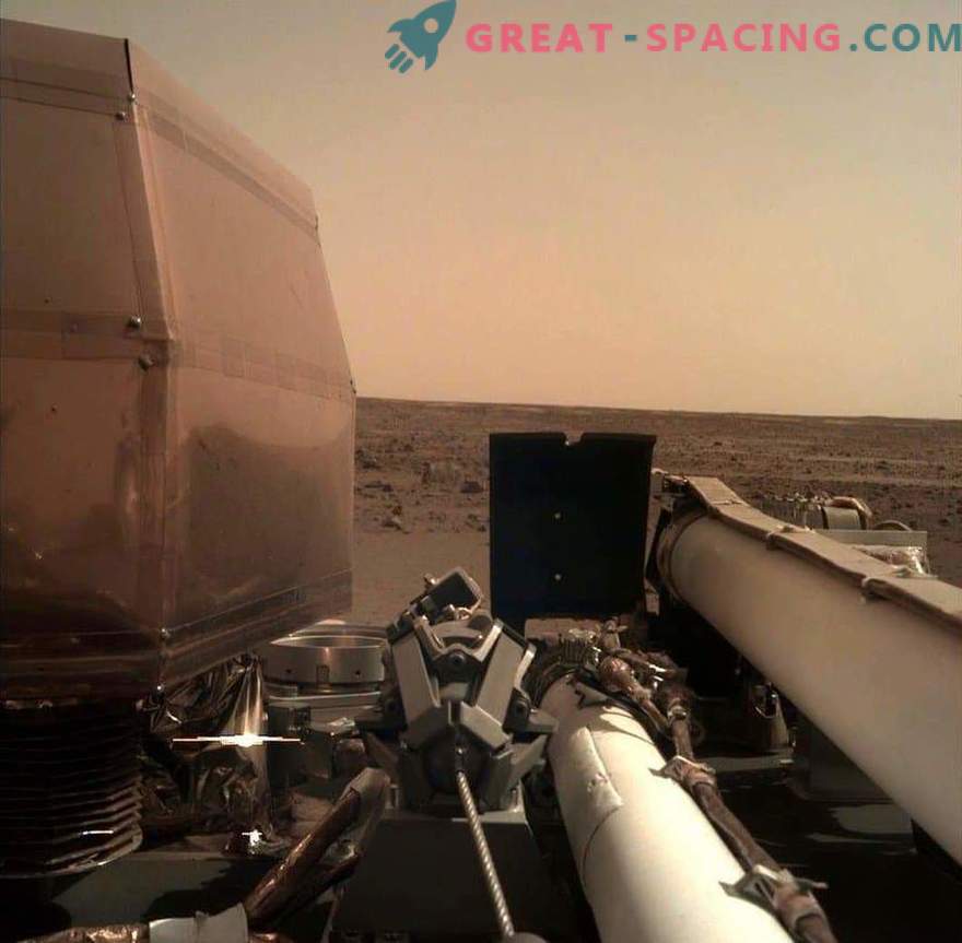 InSight admira a beleza marciana