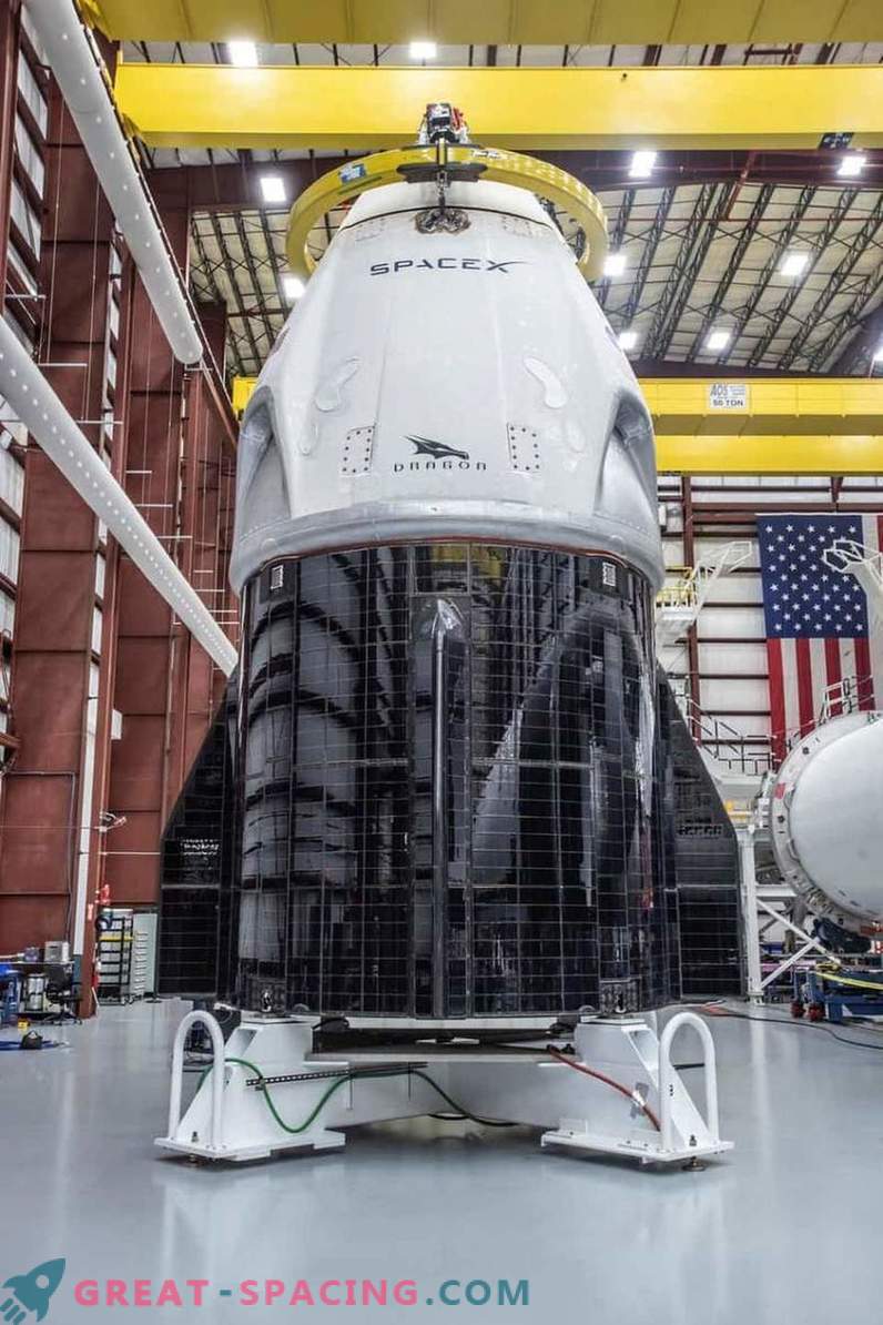 A primeira espaçonave da tripulação SpaceX está pronta para estrear