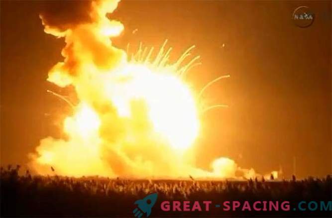 Foguete Antares explodiu imediatamente após o lançamento