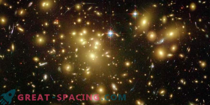 A natureza do aglomerado galáctico extremamente massivo