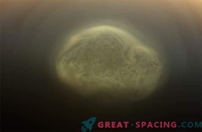 Uma nuvem de gelo gigante foi descoberta em Titan
