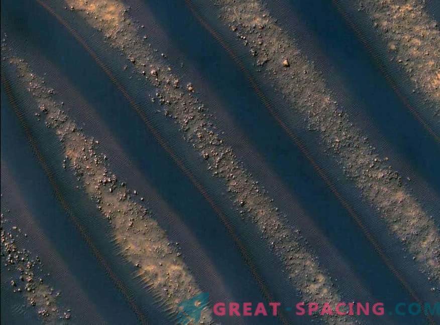 Existem dunas reais em Marte