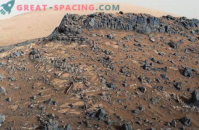 Mars rover descobriu sedimentos minerais ricos em rachaduras