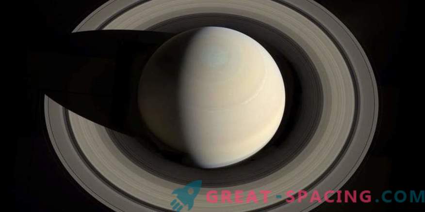 Satélites são combinados para salvar o anel de Saturno