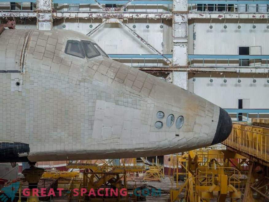 Cicatrizes da Guerra Fria! Admire o ônibus espacial soviético esquecido