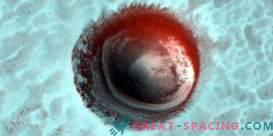 A cratera marciana se assemelha ao fascinante olho de um réptil