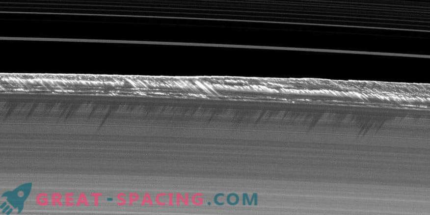 Picos do Anel B de Saturno