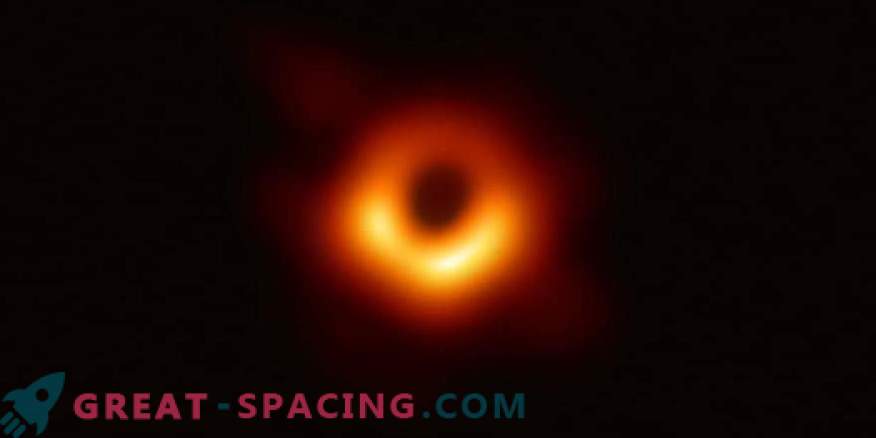 Qual a importância da primeira foto de um buraco negro