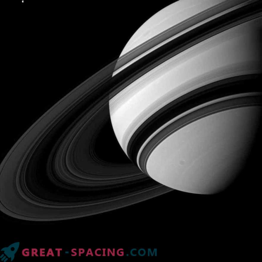 O aparelho Cassini queimou nos céus de Saturno