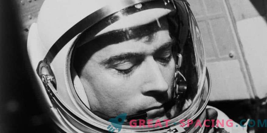 O lendário astronauta John Young morreu