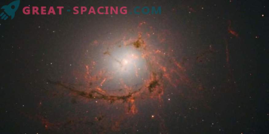 O Hubble está espionando uma estranha galáxia empoeirada