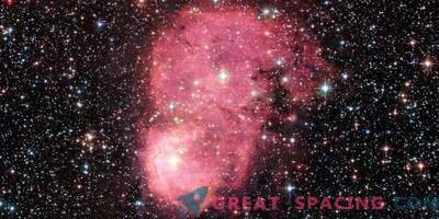 Nébuleuse galactique rougeoyante pour Hubble