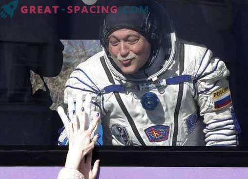 A cápsula da União com os astronautas lançados na ISS