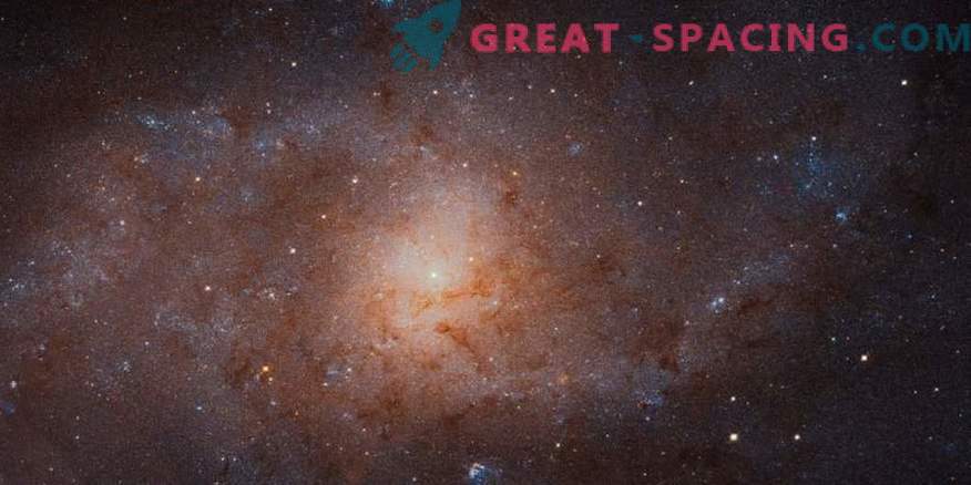 Galáxia Triangular Incrível na Revisão de Hubble